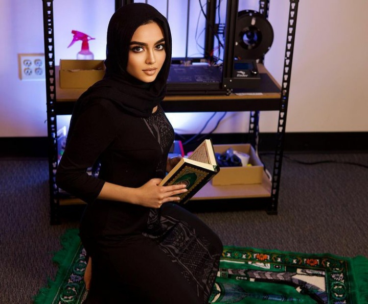 Hijaber Cantik Mariam Hadid Mengaku Nabi Perempuan Pertama, Siapa Dia?