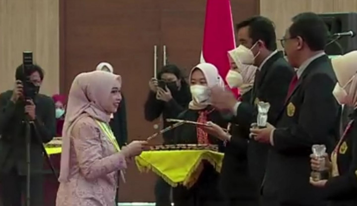 Keren, Mahasiswi Unej Ini Raih Nilai Tertinggi di Uji Kompetensi Profesi Dokter Gigi se-Indonesia