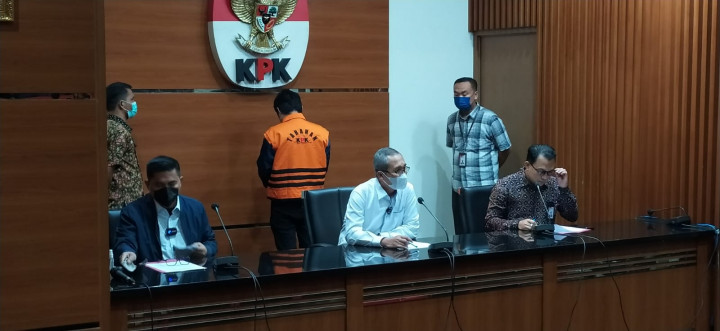 Usai Diperiksa, Mardani Maming Diborgol dan Memakai Rompi Tahanan