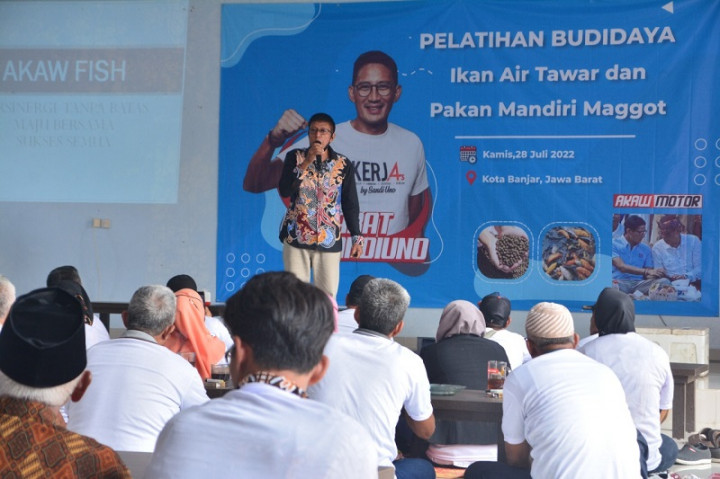 Warga Banjar Dilatih Budi Daya Ikan Serta Membuat Pakan Mandiri