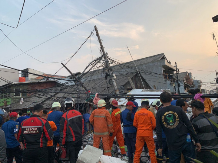 Bangunan Ambruk, BPBD DKI: Kelalaian Petugas Proyek Saluran Air
