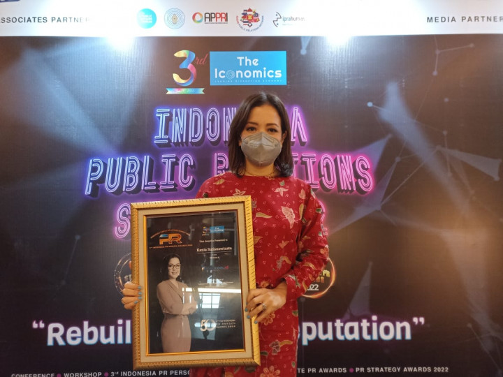 CEO Medcom.id Raih Indonesia Most Popular PR 2022