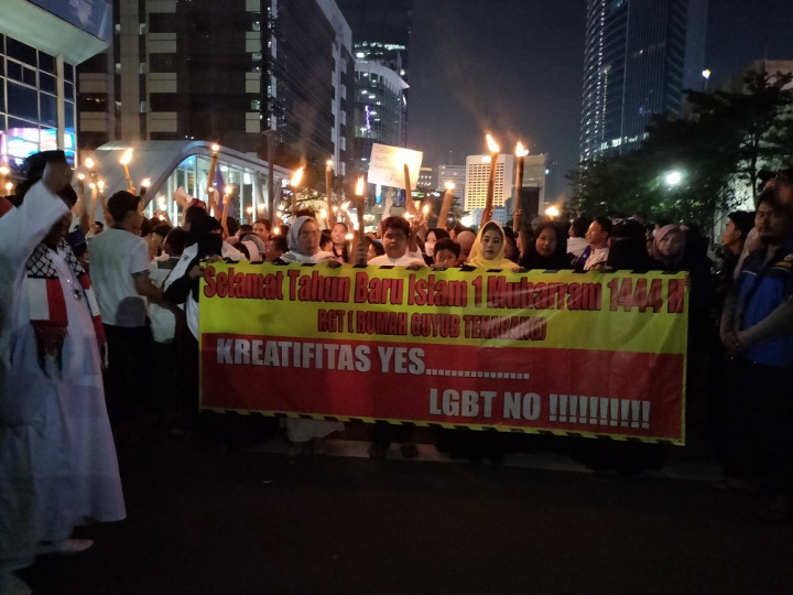 Pawai Obor di Area <i>Citayam Fashion Week</i>, Warga Serukan Tolak LGBT