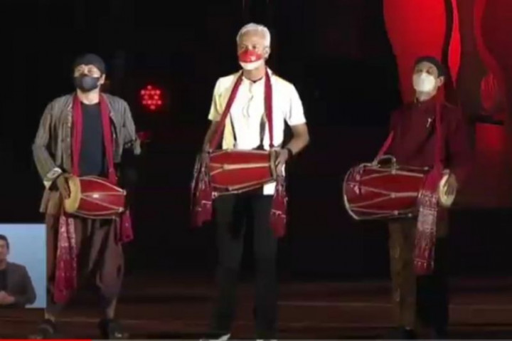 Ganjar Nyanyikan Bengawan Solo di Pembukaan ASEAN Para Games 2022