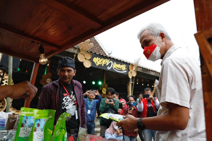 Ganjar Bahas Potensi Wisata di Lereng Merapi Bareng Warga