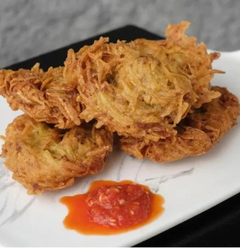 Ini resep bakwan keladi crispy berbahan talas. (Foto: Dok. Endeus TV)