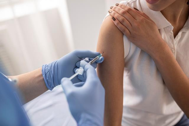 Pfizer Mulai Uji Coba Tahap Menengah untuk Vaksin Subvarian Omicron