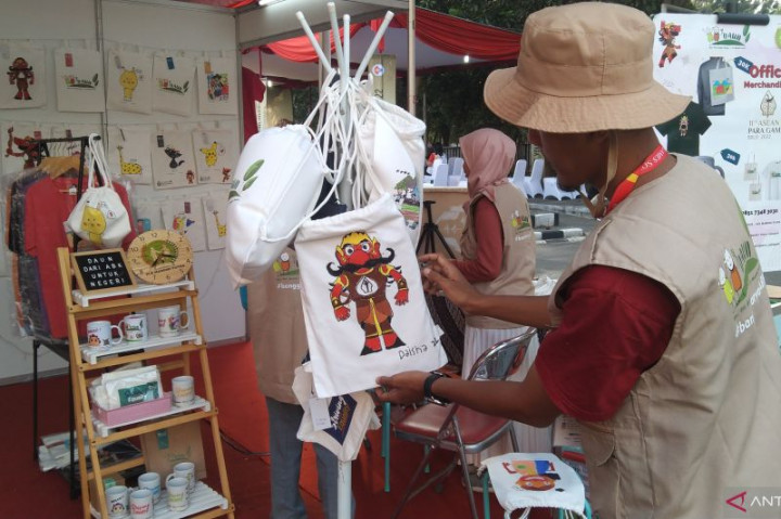 Karya Seni Pelajar SLB Jadi Suvenir Resmi ASEAN Para Games Solo