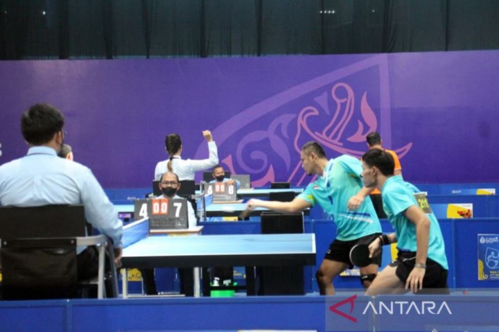Tim Tenis Meja Beregu Putra Sabet Emas Kelas TT8 ASEAN Para Games 2022