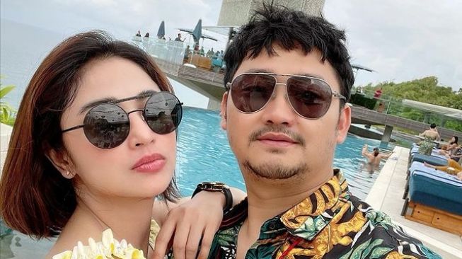 Dewi Perssik dan Angga Wijaya Resmi Bercerai