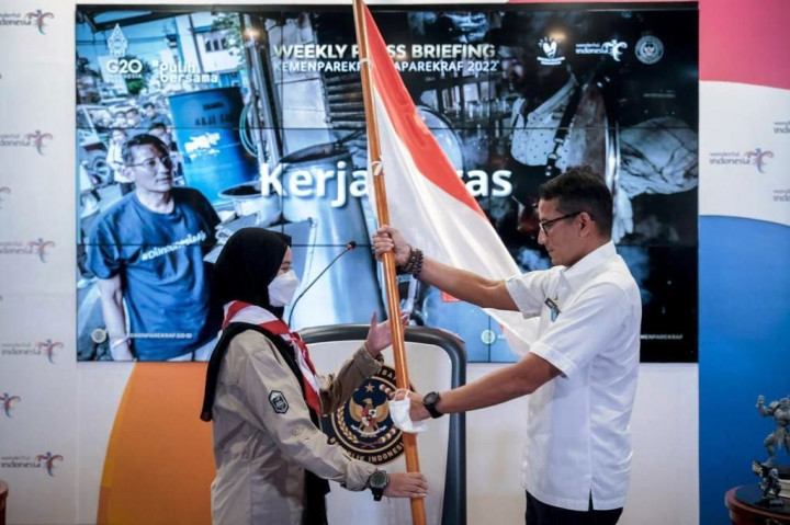 Menparekraf Sandiaga Dukung Misi Khansa Kibarkan Bendera Merah Putih di Puncak Gunung Elbrus