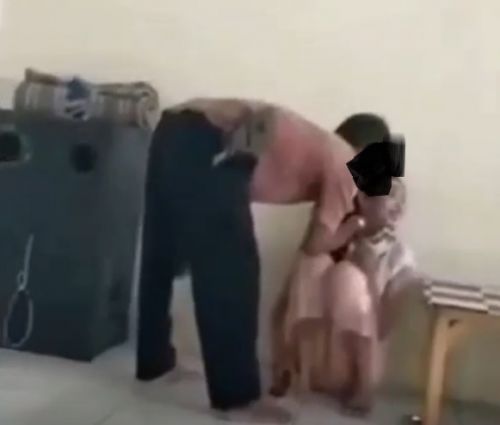 Viral, Kades di Lamongan Pesta Miras Sambil Menciumi Pemandu Lagu