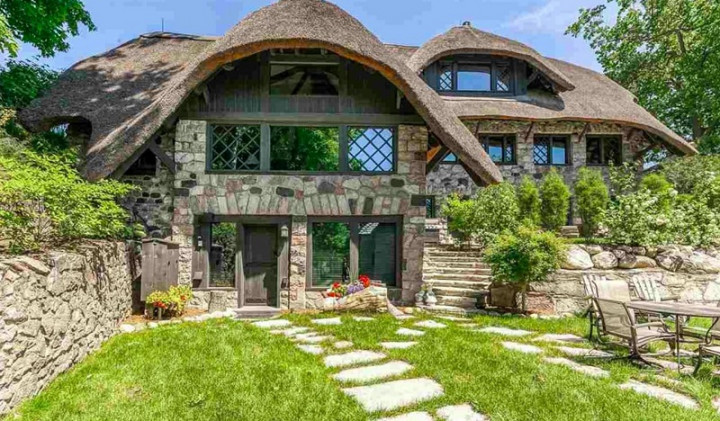 Hunian Bentuk Jamur Ini Dijual Rp66 Miliar, Pemiliknya Arsitek Rumah Hobbit
