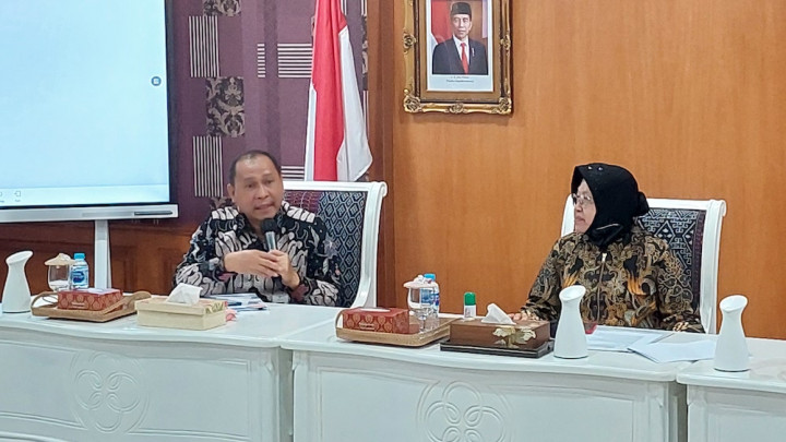 Pengawasan Bansos Tak Jelas, Risma Tegur Irjen Kemensos