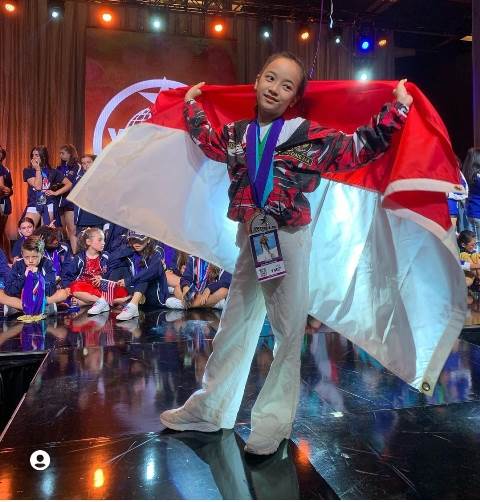 Evolette Alexandra, Bawa 5 Medali untuk 2 katagori Junior Vocal dan Junior Modeling