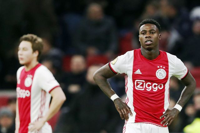 Ajax Larang Spanduk Permintaan Jersey dalam Stadion