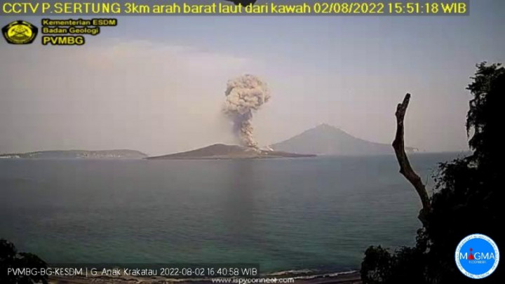 Gunung Anak Krakatau Kembali Erupsi Setinggi 1.500 Meter