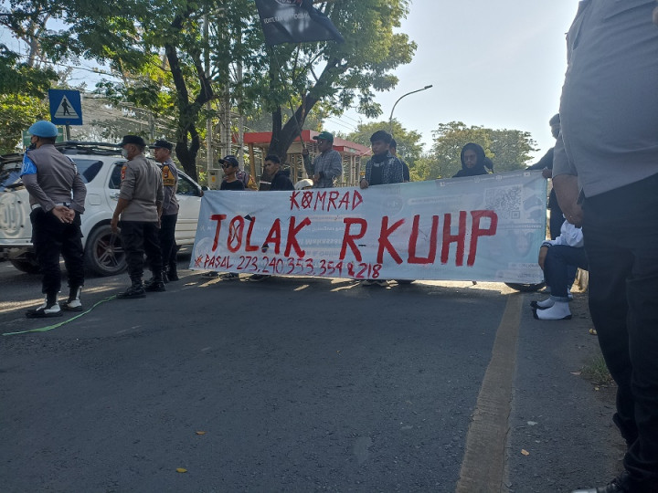 Mahasiswa di Makassar Demo Tuntut Batalkan RKUHP