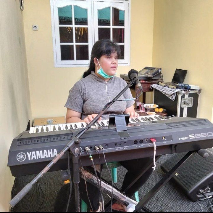 Kenalan dengan Zelda: Mahasiswa Unesa Bersuara Lembut dengan Segudang Prestasi