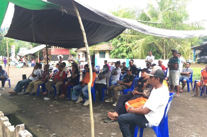 Warga Terdampak Erupsi Gunung Ibu Diminta Selalu Memakai Masker