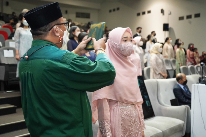 FKG UI Angkat Sumpah 35 Dokter Gigi Baru dan Pelepasan 9 Dokter Gigi Spesialis