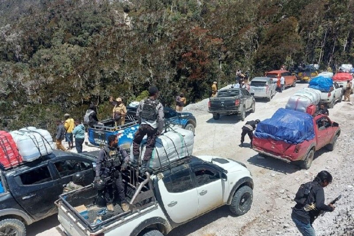 Zona Merah KKB, Bantuan ke Kuyage Papua Dikirim dengan Berjalan Kaki