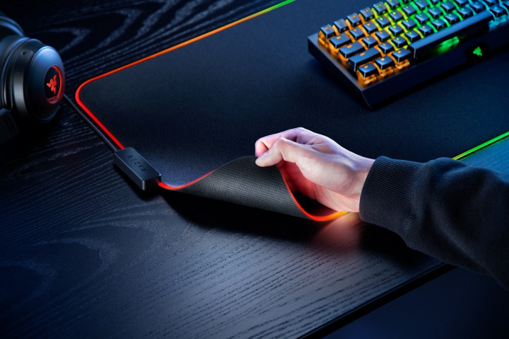 Razer Pamer 2 Mousepad Anyar, Ada RGB Chroma