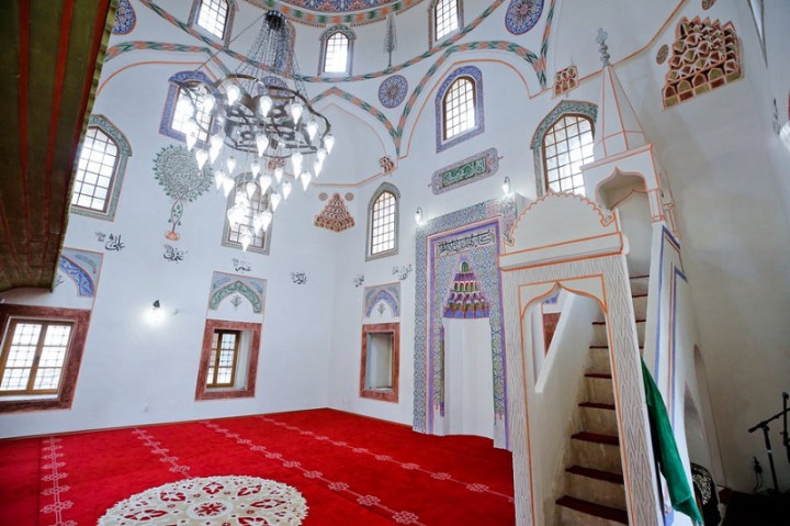 Masjid Bascarsija di Turki, Interiornya Dilukis dengan Tangan