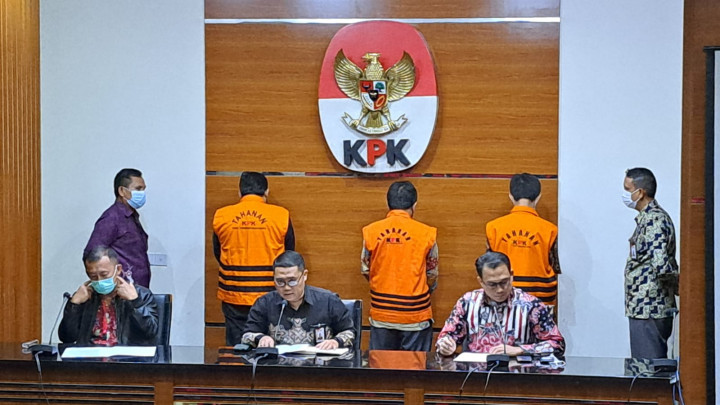 KPK Tahan 3 Tersangka Suap Restitusi Pajak Tol Solo Kertosono
