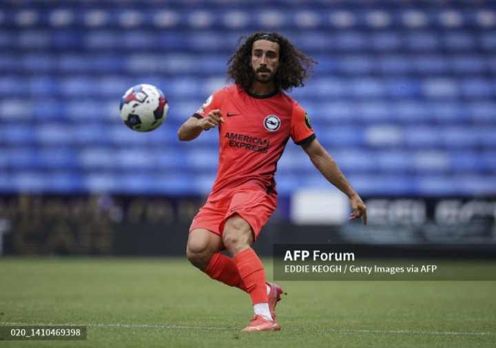 Chelsea Boyong Cucurella dari Brighton