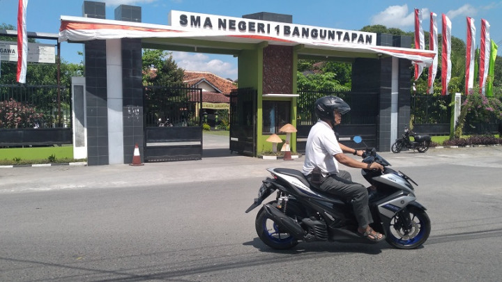 Sanksi bagi Sekolah Paksa Siswi Berjilbab Harus Beri Efek Jera