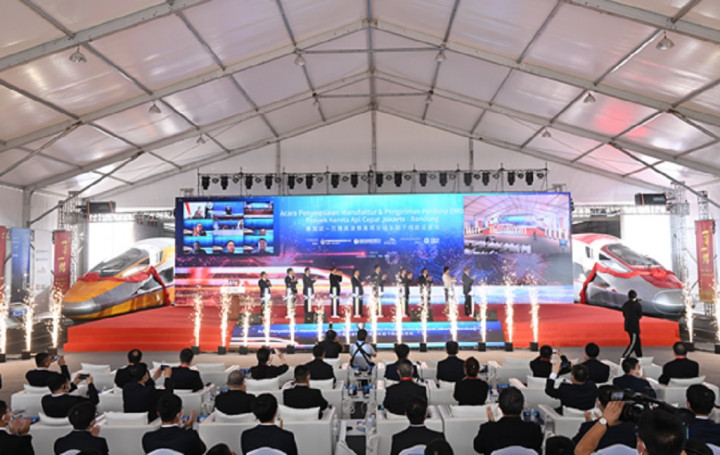 Pengiriman Perdana Rangkaian KA Cepat Jakarta-Bandung ke Indonesia