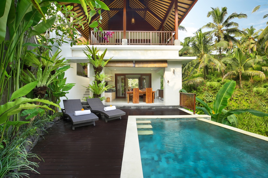 Tampak bangunan berkonsep Balinese Tropical dengan private pool, bikin kamu betah menginap di Dedary Resort Ubud. (Foto: Dedary Resort)