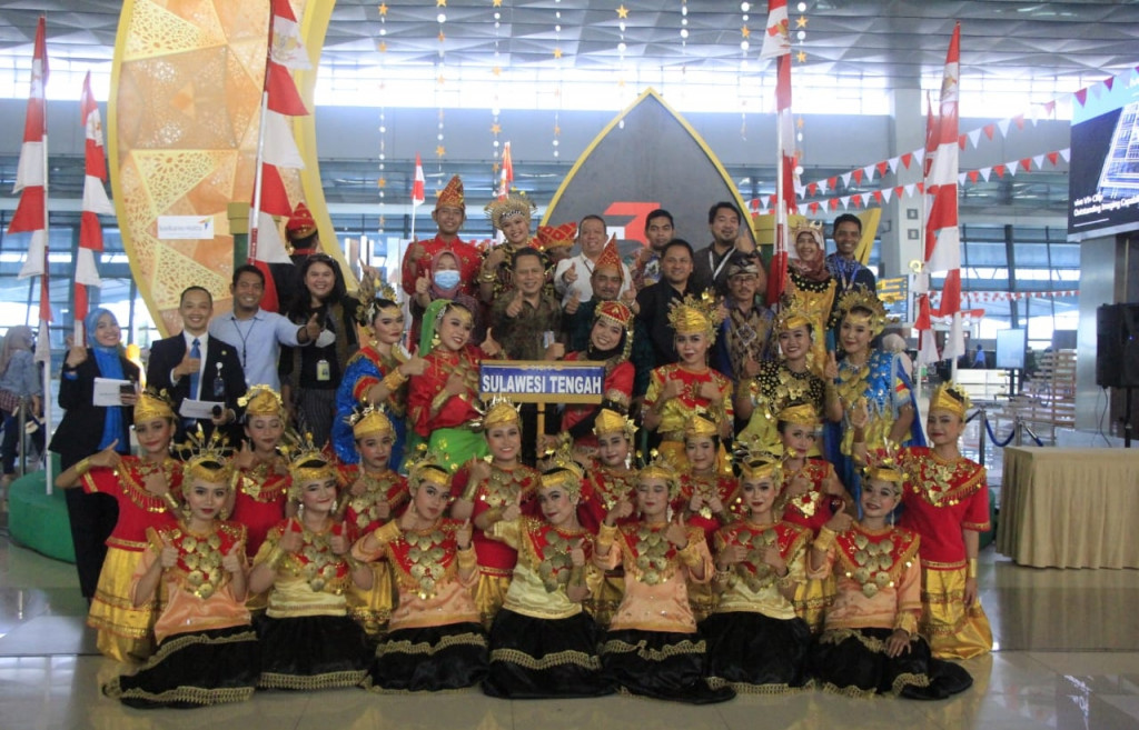Pertunjukan seni budaya di Bandara Internasional Soekarno-Hatta