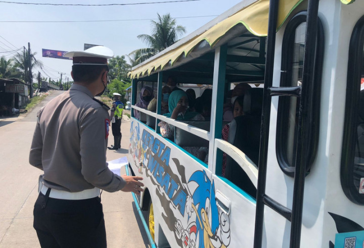 Odong-odong Berisi 25 Penumpang di Serang <i>Dikandangkan</i>