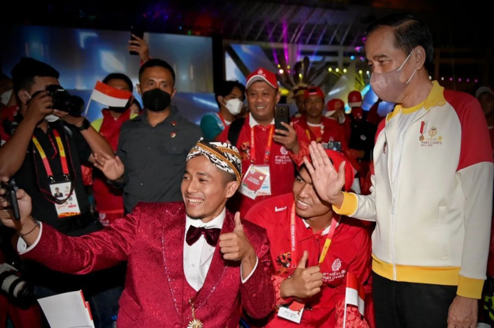 Momen Jokowi Sapa Langsung Para Atlet ASEAN Para Games 2022