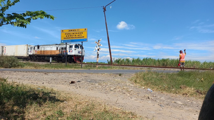 Perlintasan Sebidang KA di Kalimeang Cirebon Langganan Kecelakaan