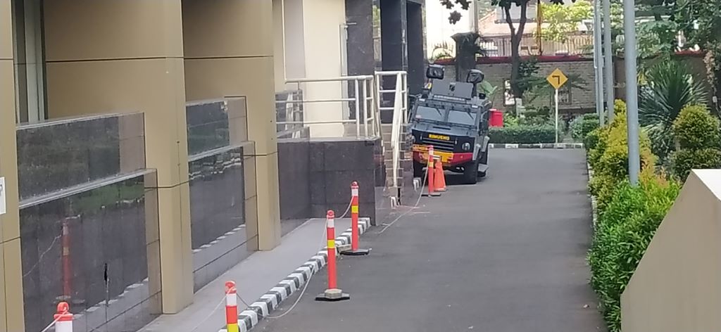 Kendaraan taktis Brimob terparkir dekat gedung Bareskrim, Mabes Polri. Medcom.id/Candra