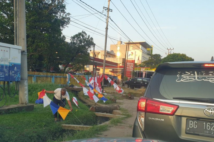 Jelang HUT 77 RI, Penjual Bendera dan Pernak-pernik Menjamur di Kota Palembang