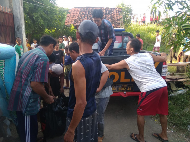 Warga Cirebon Tewas Terserempet KA Barang Pengangkut Semen