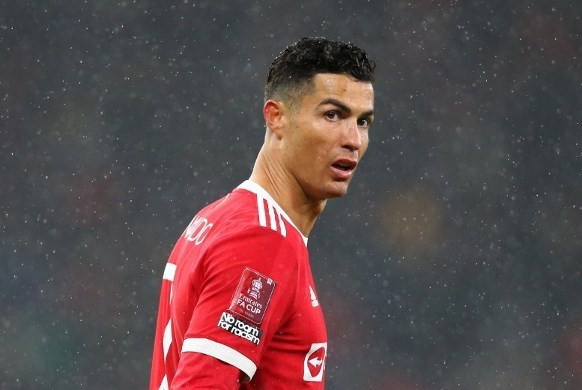 Rooney Sarankan MU Lepas Ronaldo