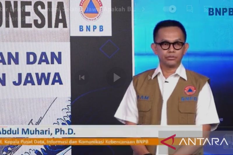 Pelaksana tugas Kepala Pusat Data, Informasi dan Kebencanaan BNPB Abdul Muhari dalam Disaster Briefing daring di Jakarta, Senin (8/8/2022). (Branda Antara/Devi Nindy)