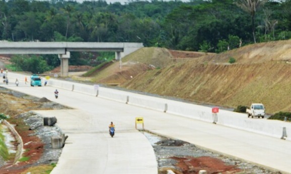 Luhut: Kini, Waktu Tempuh Jakarta-Tanjung Lesung Cuma 2 Jam