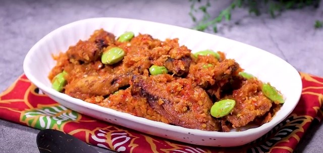 Yuk, buat pindang tongkol tumis pedas yang lezat dan paduan yang ciamik dengan nasi hangat! (Foto: Dok. Endeus TV)