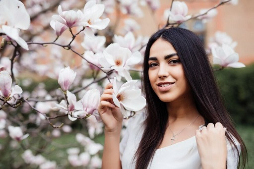 Ekstrak magnolia bisa mengatasi masalah kerutan kecil di wajah. (Foto: Ilustrasi. Dok. Freepik.com)