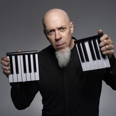 Tiba Di Indonesia, Keyboardist Dream Theater Langsung Pamer Telur Asin Brebes