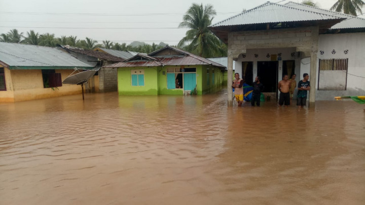 Lahan Pertanian dan Permukiman Warga Pohuwanto Dilanda Banjir