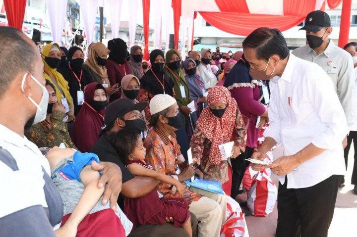 Beri Bantuan ke Peserta PKH di Kalbar, Jokowi: Gunakan untuk Kebutuhan Produktif