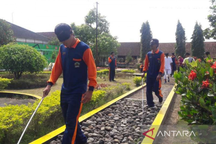 Tunanetra di Temanggung Lomba Jalan Cepat Memeriahkan Hari Kemerdekaan