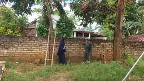 Rumah Tertutup Pagar Tembok Tetangga, 7 Tahun Harus Memanjat